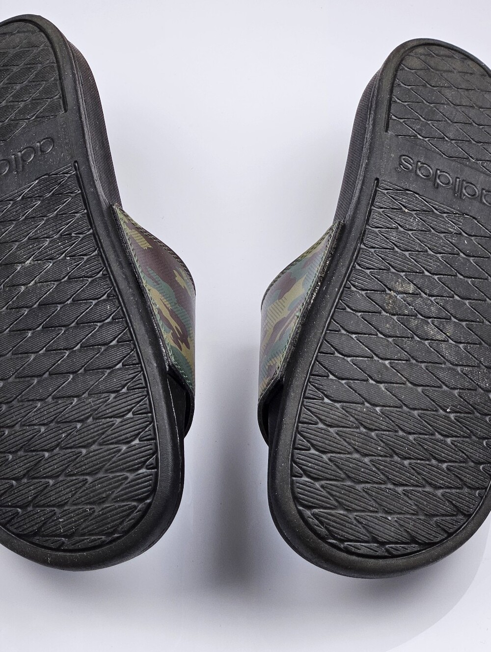 Adidas Men's Adilette Camouflage Slide Sandals in Black and Green Size 11 - Picture 3 of 8